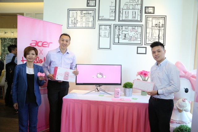 02 Acer Malaysia Marketing Manager Stephanie Ho with Head of Products Johnson Seet and Product Manager with the limited Acer Revo One Hello Kitty