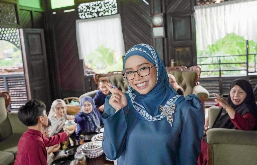 Bunga MV BTS Sebulan Raya Bunga MV BTS Sebulan Raya