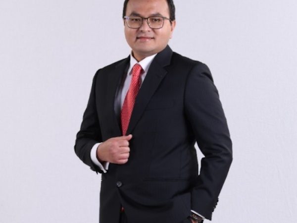 En. Mohd Iskandar Dzulkarnain, Managing Director of AmanahRaya Kenedix REIT Manager Sdn. Bhd.