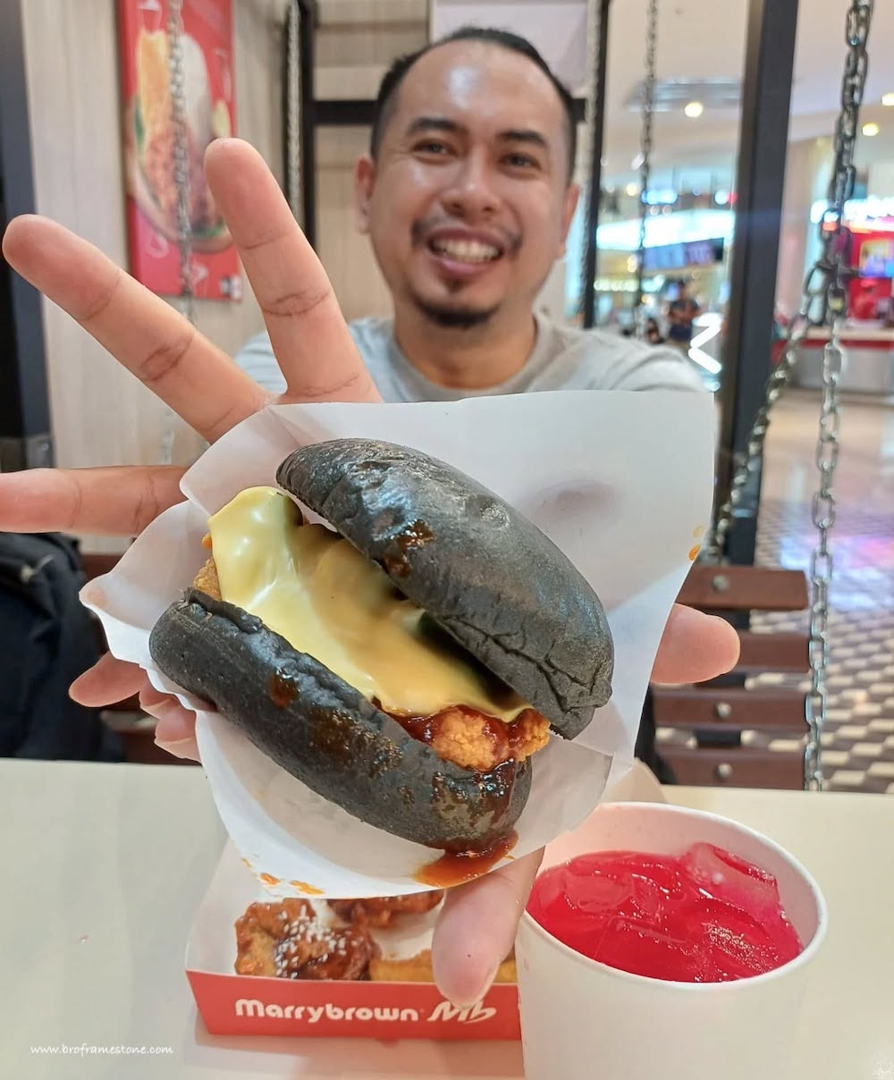 MB Gangjeong Chicken Burger Marrybrown