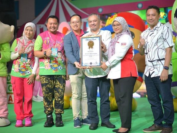 Didi & Friends Breaks Malaysia Book of Records