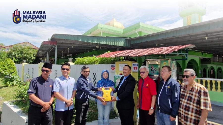 Rotary Club Installs AED at Mosque to Save Lives and Promote Unity