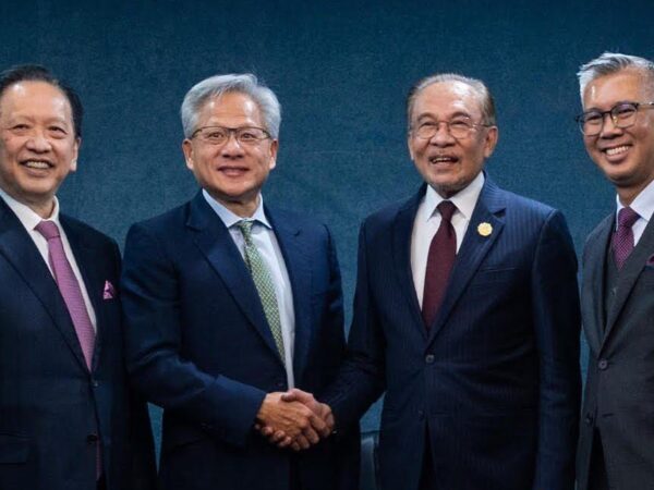 PM Anwar Meets NVIDIA and YTL at APEC 2025