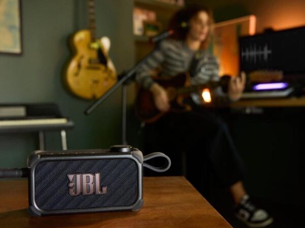 JBL BandBox Solo Lifestyle
