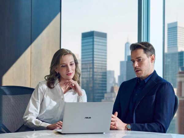 ASUS ExpertBook Ultra Sets a New Benchmark for Enterprise Laptops