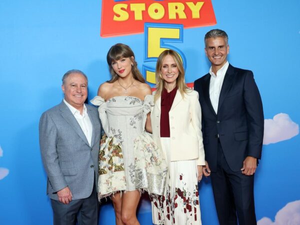 Taylor Swift Surprises Fans at Toy Story 5 World Premiere