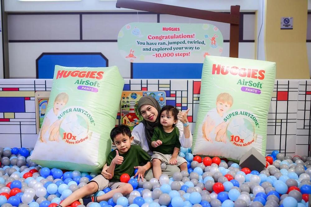 Huggies Breezy Day 10,000 Steps a Day Huggies Breezy Day 10,000 Steps a Day