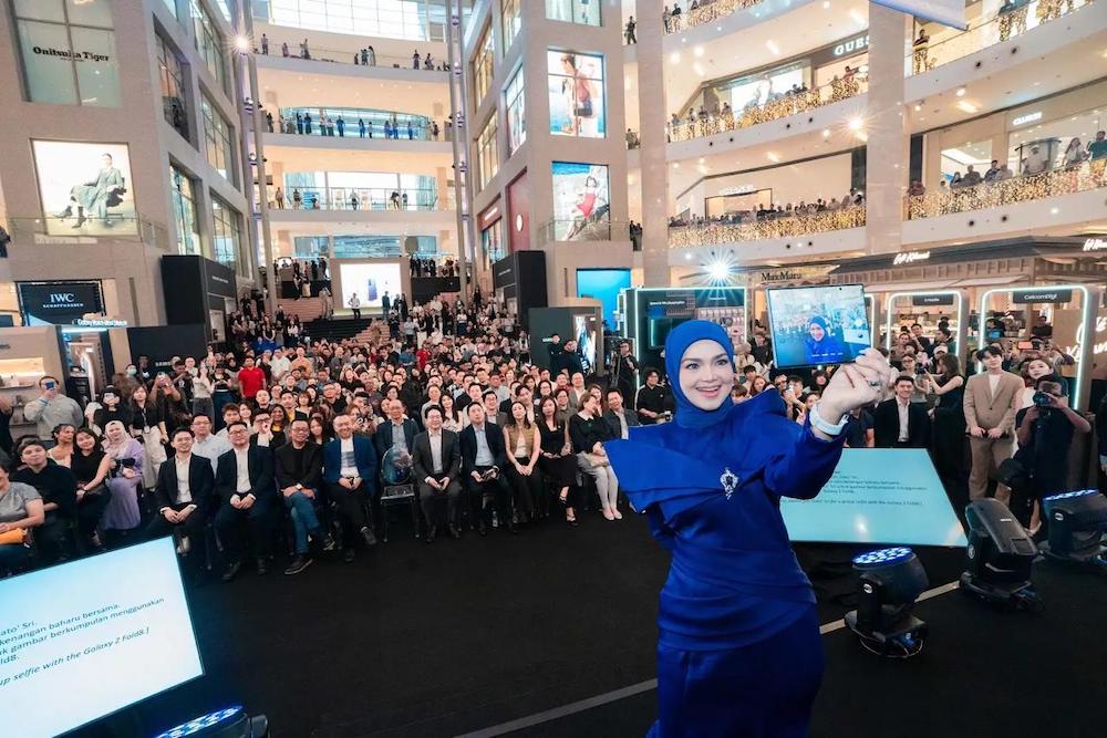 Galaxy Z Fold8 Series Dato' Sri Siti Nurhaliza Galaxy Z Fold8 Series Dato' Sri Siti Nurhaliza