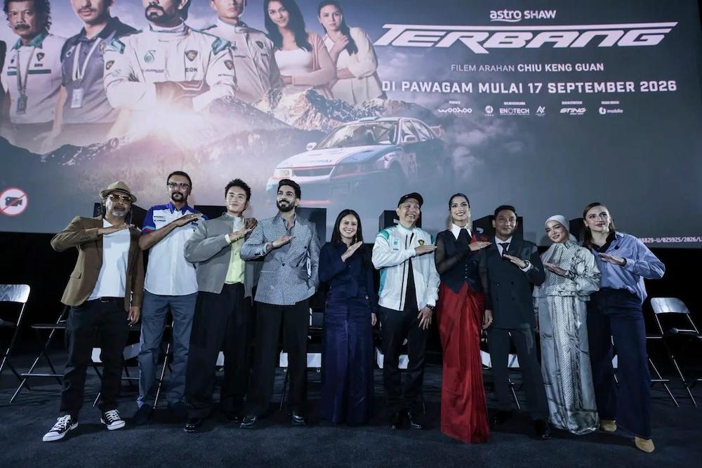 Cast Film Terbang Cast Film Terbang