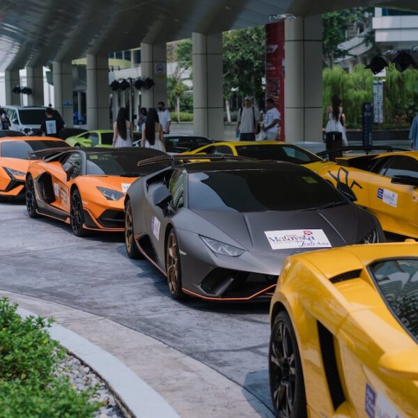 100 Lamborghinis Roar from Putrajaya to Sepang